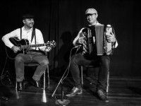 Aleksander Miśkiewicz (akordeon) i Damian Ciosek (gitara)
