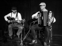 Aleksander Miśkiewicz (akordeon) i Damian Ciosek (gitara)