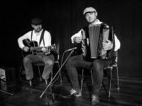 Aleksander Miśkiewicz (akordeon) i Damian Ciosek (gitara)