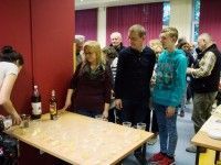 Natálie częstuje specjalnym czeskim drinkiem