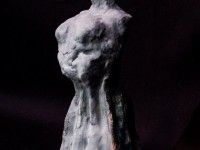 Rzeźba kobiety z uniesioną głową | Ewa Czerniawska