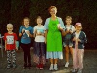 Miła jest praca w kuchni z tak licznymi asystentami ;-)