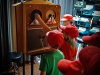 Toy Piano, w świecie dźwięków