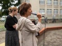 Wciągnięcie urodzinowej flagi na maszt