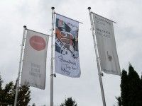 Wciągnięcie urodzinowej flagi na maszt