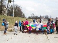 Parada z marzannami | zabawy z chustą